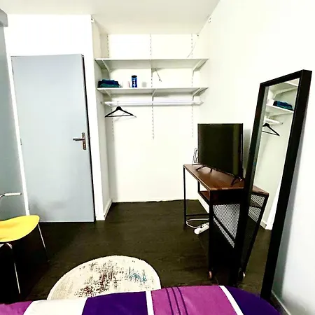 La Grey Room-chambre Simple Privee - 700m Stade De France Homestay Saint-Denis (Seine-Saint-Denis)
